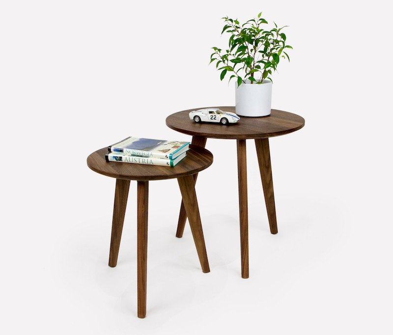 Unikt sofabordssæt med runde borde i mørk valnød
